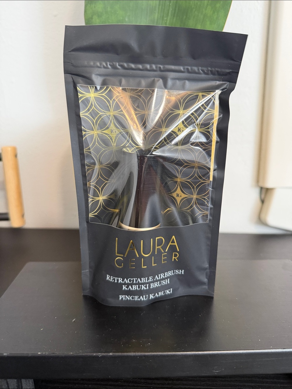 Laura Geller Black and‎ Gold Retractable Kabuki Brush new sealed